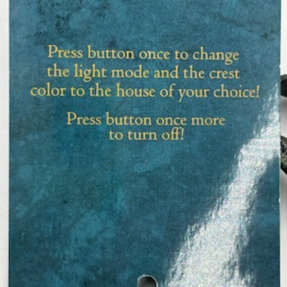 NEW Universal Studios‎ Harry Potter Hogwarts Crest Light Up Lanyard NWT - Picture 7 of 7